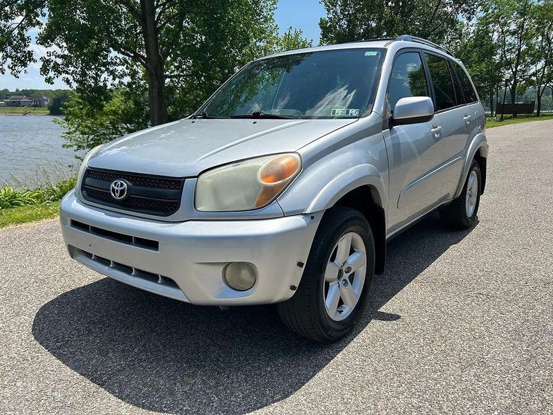 2005 Toyota RAV4 — a typically priced live listing