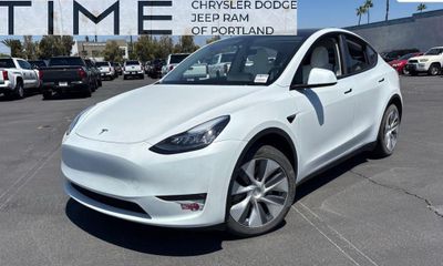 2023 Tesla Model Y Long Range