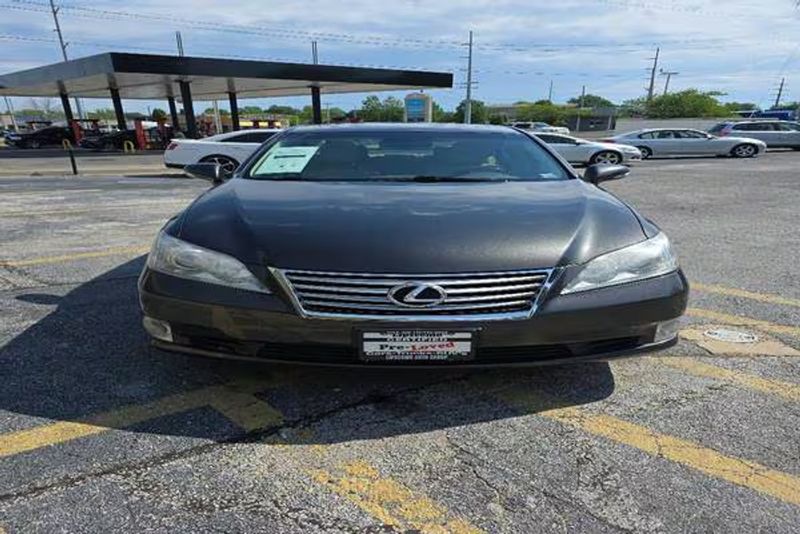 2012 Lexus ES — a typically priced live listing