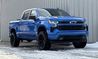 2025 Chevrolet Silverado RST