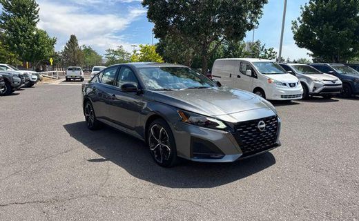 2025 Nissan Altima SR