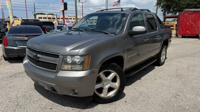 2007 Chevrolet Avalanche — a typically priced live listing