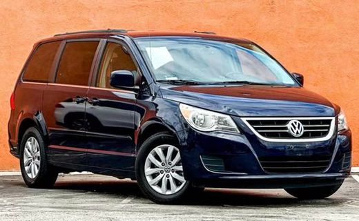 2014 Volkswagen Routan SE