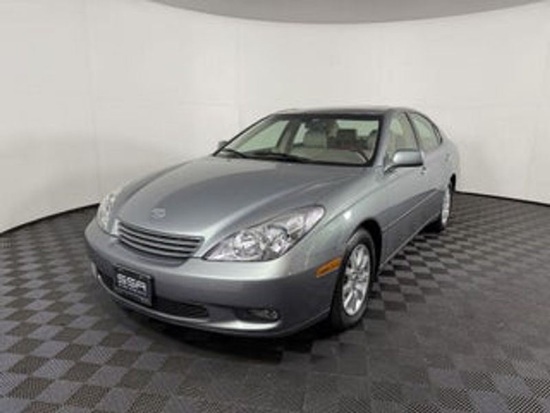 2004 Lexus ES — a typically priced live listing