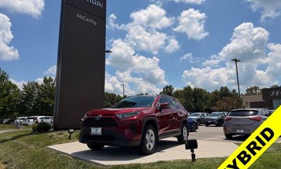 2021 Toyota RAV4 LE HV