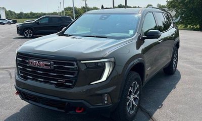 2025 GMC Acadia AT4