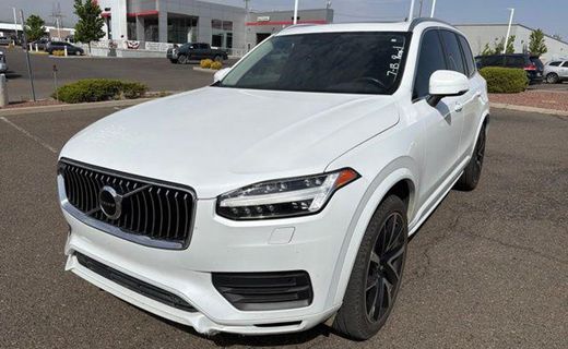 2021 Volvo XC90 Momentum