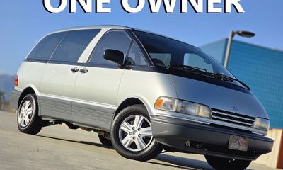 1993 Toyota Previa LE