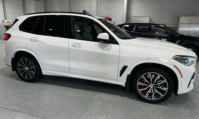 2022 BMW X5 M50I