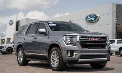2022 GMC Yukon SLT