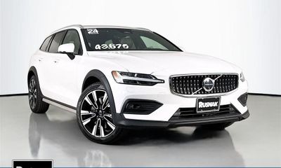 2024 Volvo V60CC Ultimate