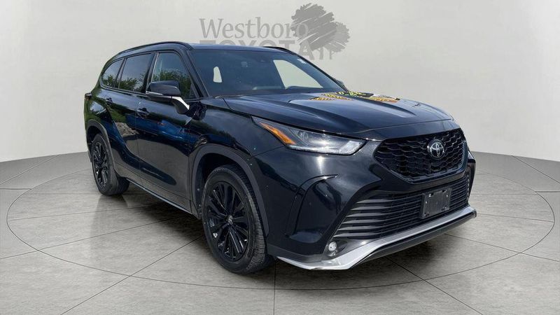 2025 Toyota Highlander — a typically priced live listing