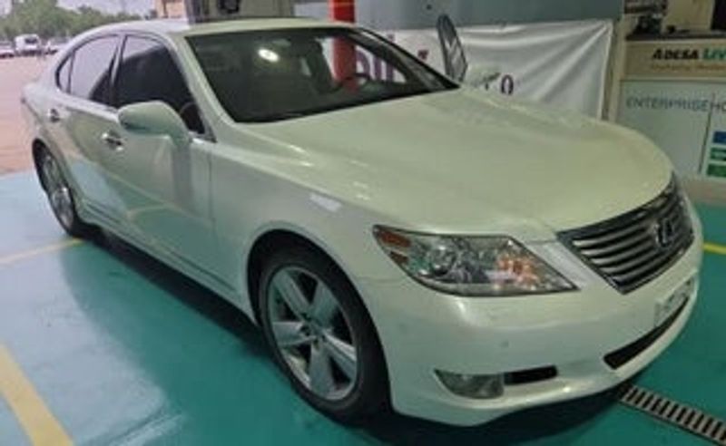 2012 Lexus LS — a typically priced live listing
