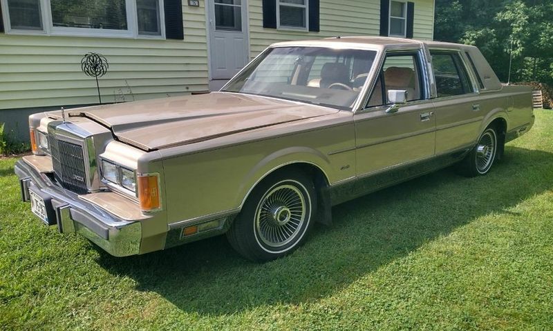 1989 Lincoln Town CAR — a typically priced live listing