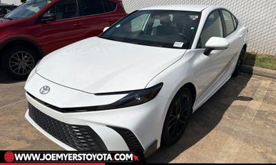 2025 Toyota Camry SE