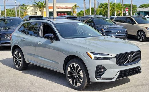 2026 Volvo XC60 Plus Dark