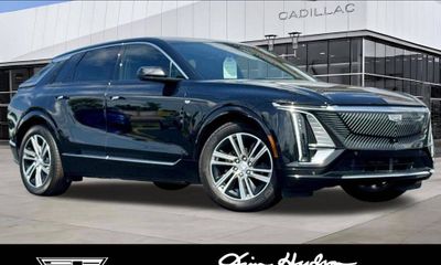 2024 Cadillac Lyriq LUX 2