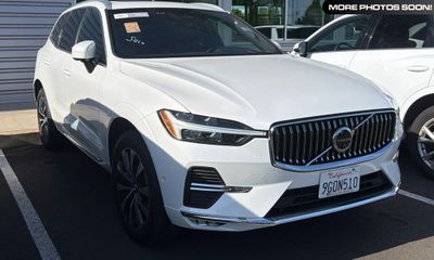 2023 Volvo XC60 Plus Bright