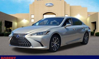 2022 Lexus ES 300H Premium