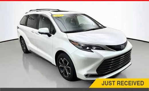 2025 Toyota Sienna Platinum