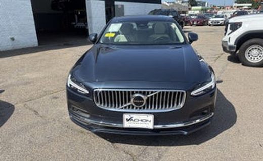2023 Volvo XC40 Plus Dark