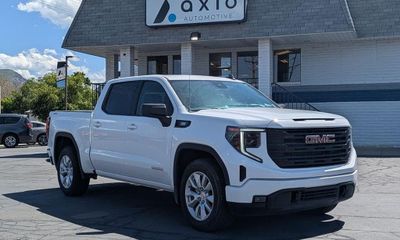 2023 GMC Sierra Elevation