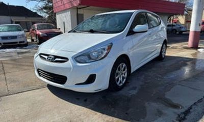 2012 Hyundai Accent GL Middle LOW