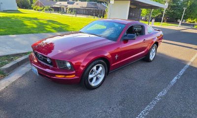 2007 Ford Mustang Deluxe
