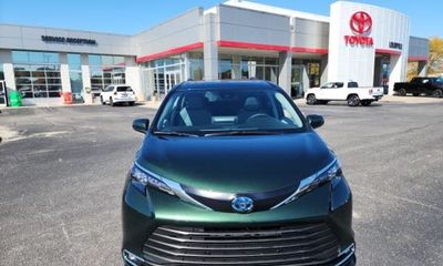 2024 Toyota Sienna XLE