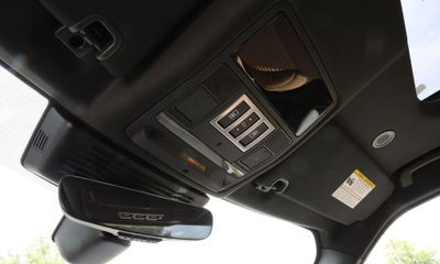 2026 Land Rover Discovery P360 Dynamic SE