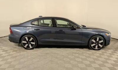 2024 Volvo S60 Plus Dark