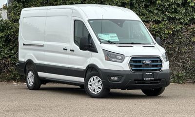 2025 Ford Transit Medium Roof