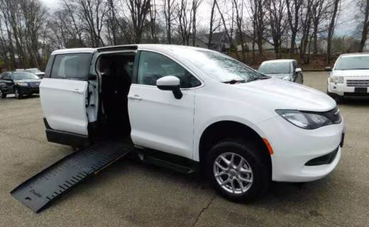 2022 Chrysler Voyager LX