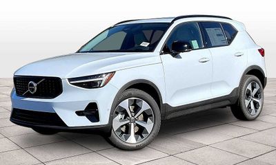 2026 Volvo XC40 Plus Dark