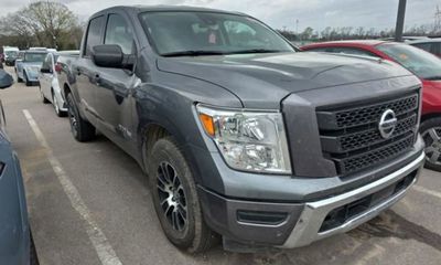 2022 Nissan Titan SV