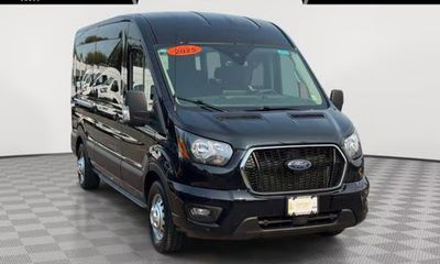 2025 Ford Transit Medium Roof