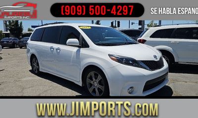 2015 Toyota Sienna SE 8 Passenger