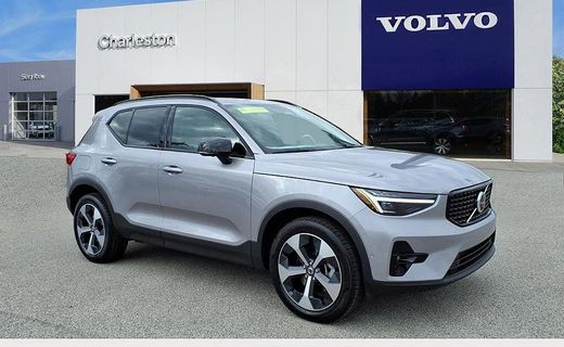 2026 Volvo XC40 Plus Dark