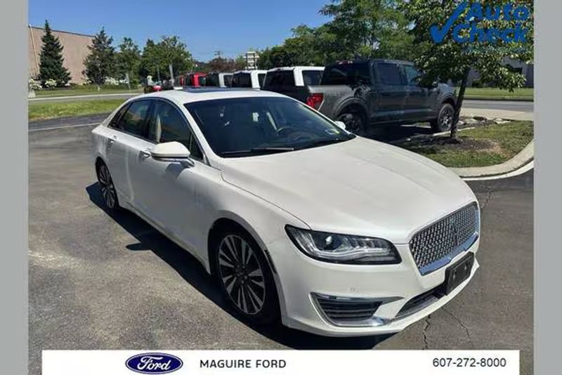 2019 Lincoln MKZ — a typically priced live listing