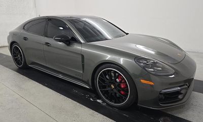 2023 Porsche Panamera GTS