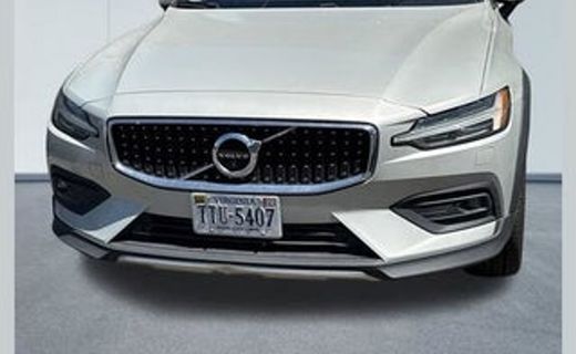 2020 Volvo V60CC Momentum