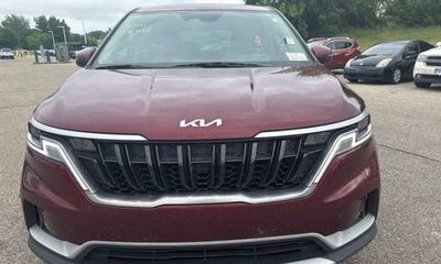 2024 Kia Carnival LX Seat Package