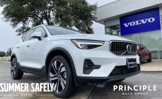 2023 Volvo XC40 Plus Bright