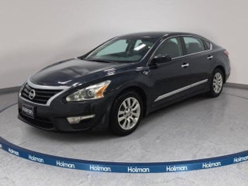 2016 Nissan Altima — a typically priced live listing