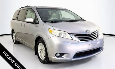 2013 Toyota Sienna XLE 8 Passenger