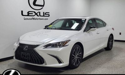 2025 Lexus ES 300H Premium