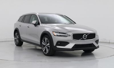 2025 Volvo V60CC Plus