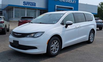 2022 Chrysler Voyager LX
