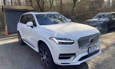 2025 Volvo XC90 Plus Bright