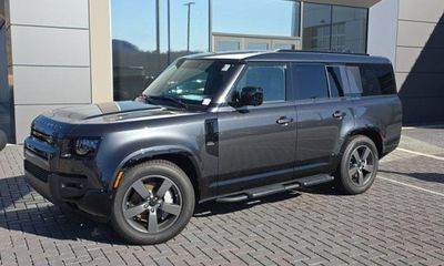 2026 Land Rover Defender 130 X Dynamic